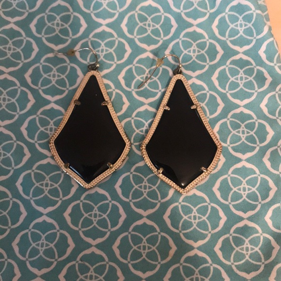 Black Kendra Scott earrings - Picture 1 of 2